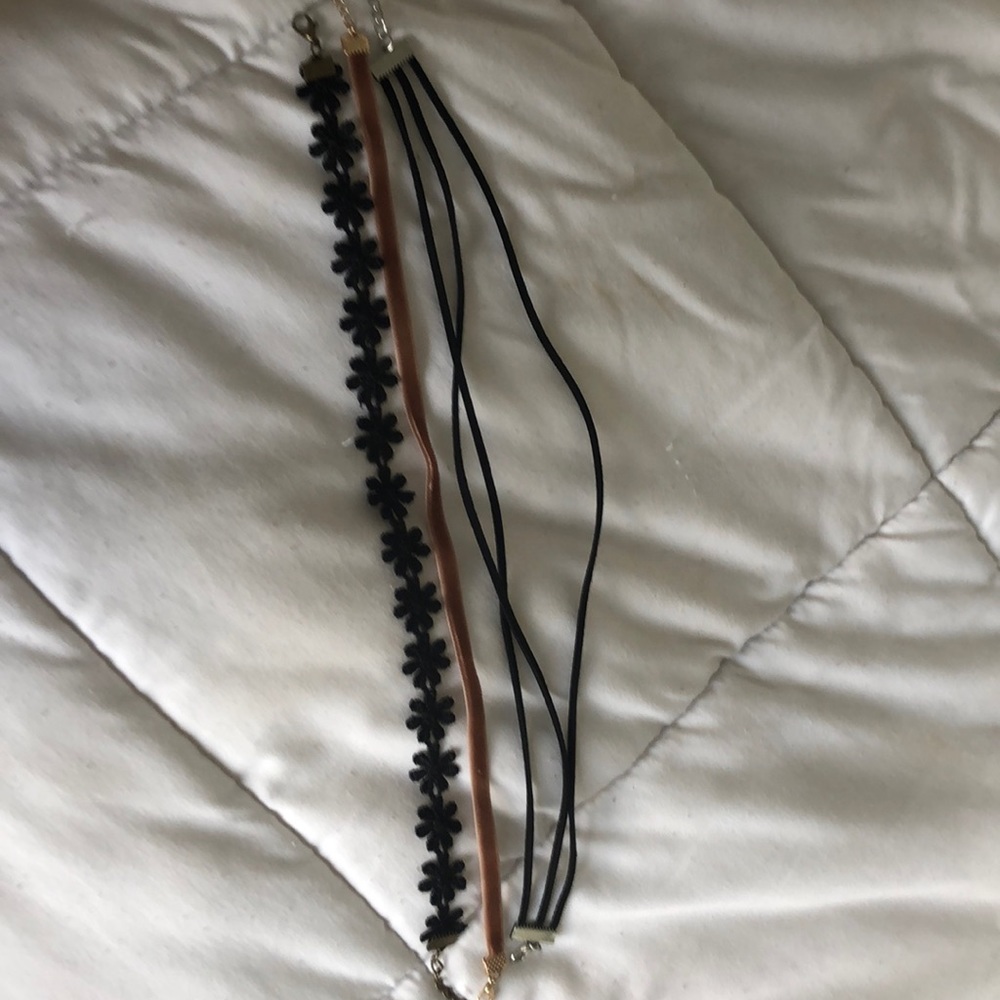 set of three chockers